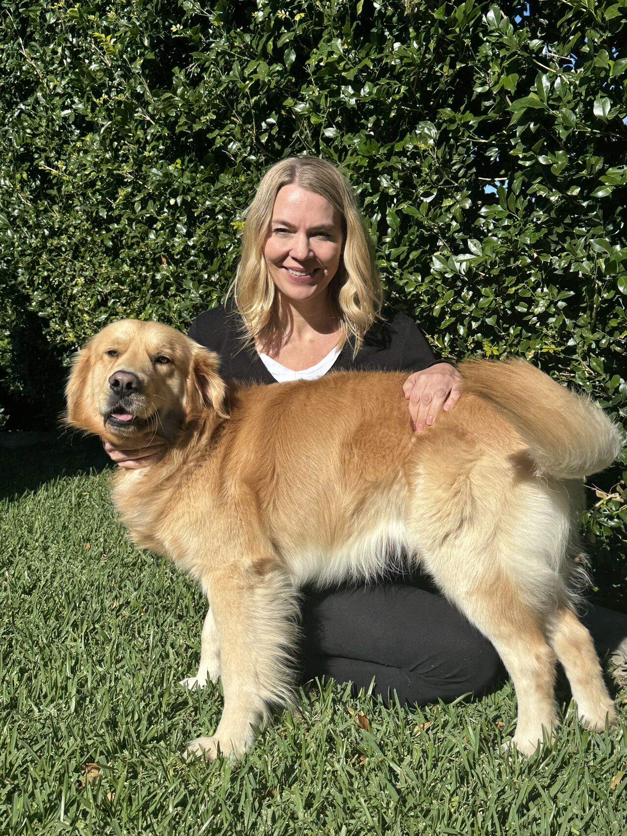 Monika Gietz with her golden retriever Santi